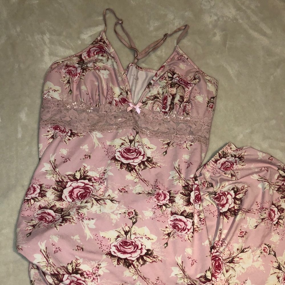 Floral Two Piece Pajama Set 🌸🌺🌼